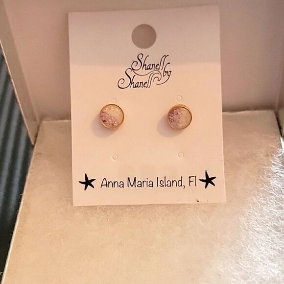 Hand crafted sand/shell earrings - Picture 1 of 3